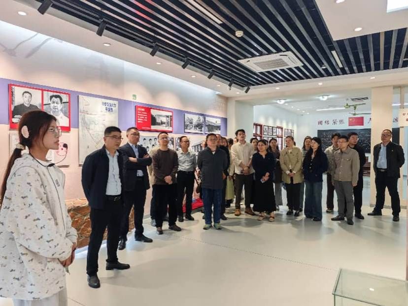 校史馆参观照片